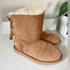 UGG Kristabelle Suede Sheepskin Lace Back Classic Short Boots Chestnut Tan 5 35